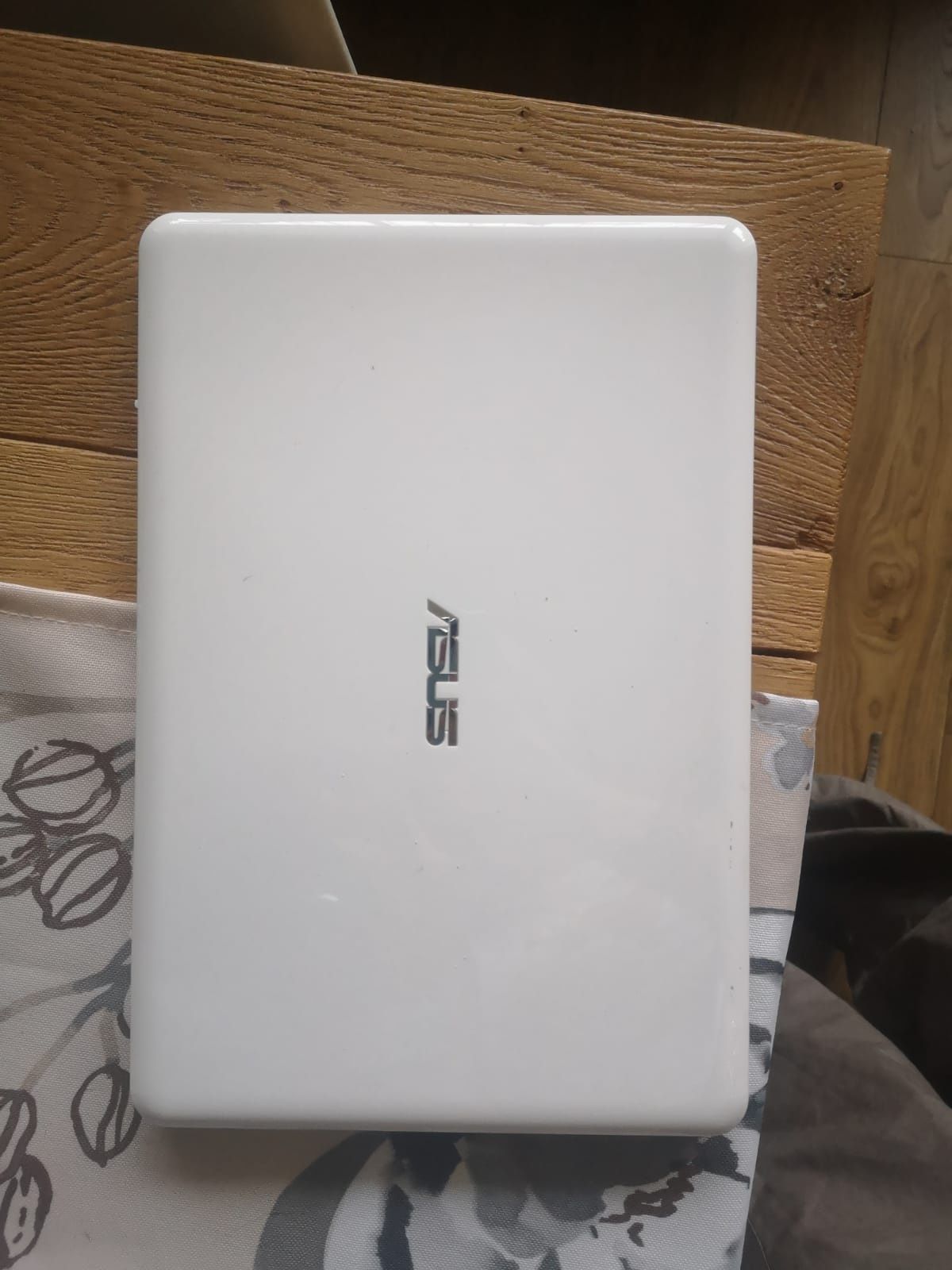 Kompaktowy laptop ASUS E200H, biały, 11,6", Linux do nauki