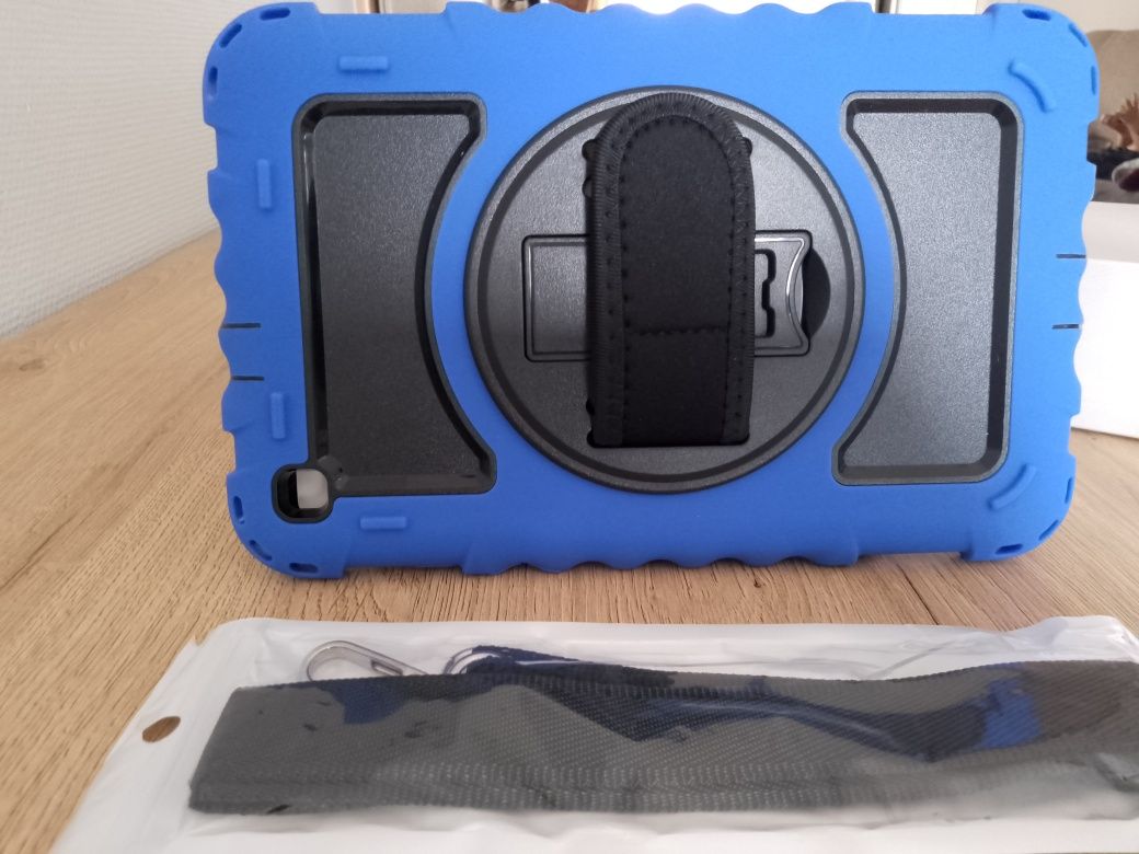 Etui na tablet z paskiem .Profesjonalne