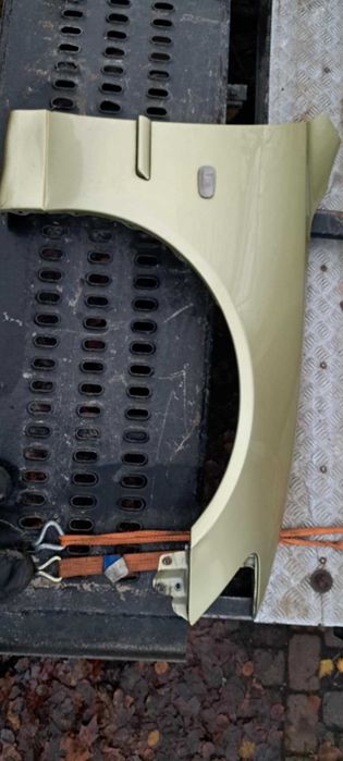 Lexus IS200/300 Błotnik Przedni Prawy