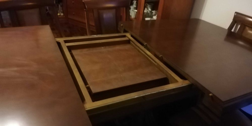 Mesa de jantar e 6 cadeiras( mogno)