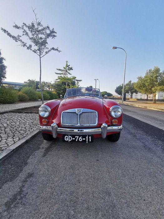 Aluguer Viatura Clássica descapotável casamento ou eventos - MG MGA