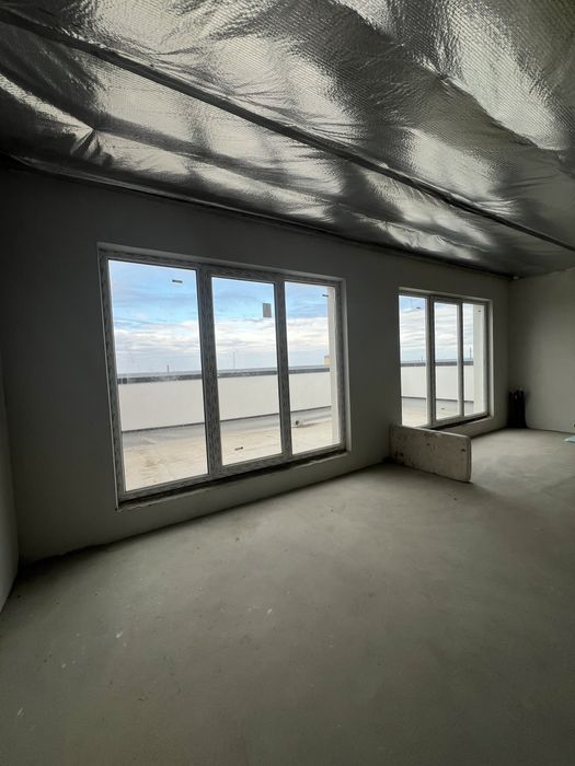 ДВОРІВНЕВА квартира із двома терасами