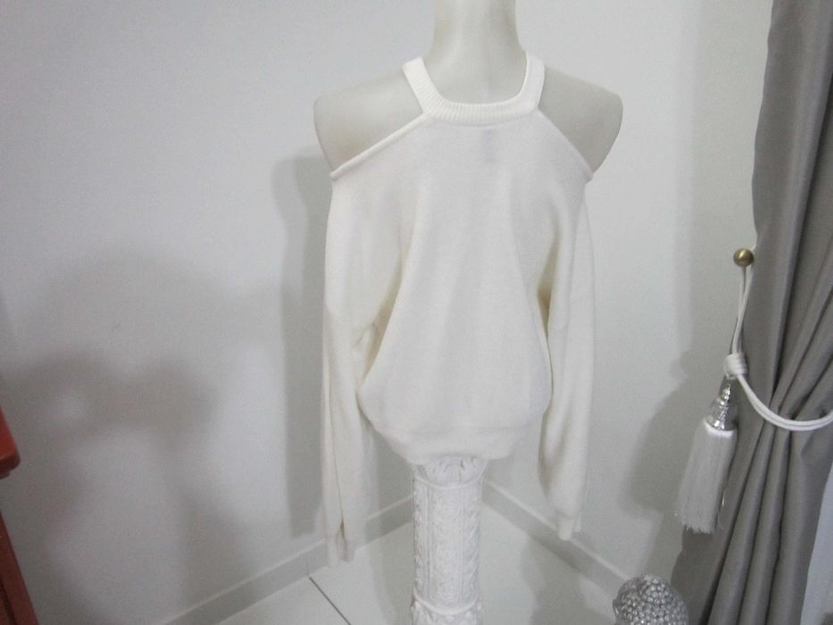 rezerwacja-biały ciekawy sweter rozm M-L oversize