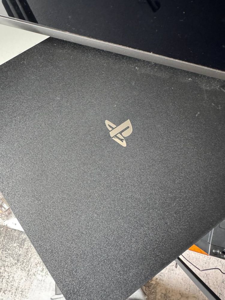 Playstation 4 pro 1tb 2джойстика+підписка  ps4 pro ps5 ідеальний стан