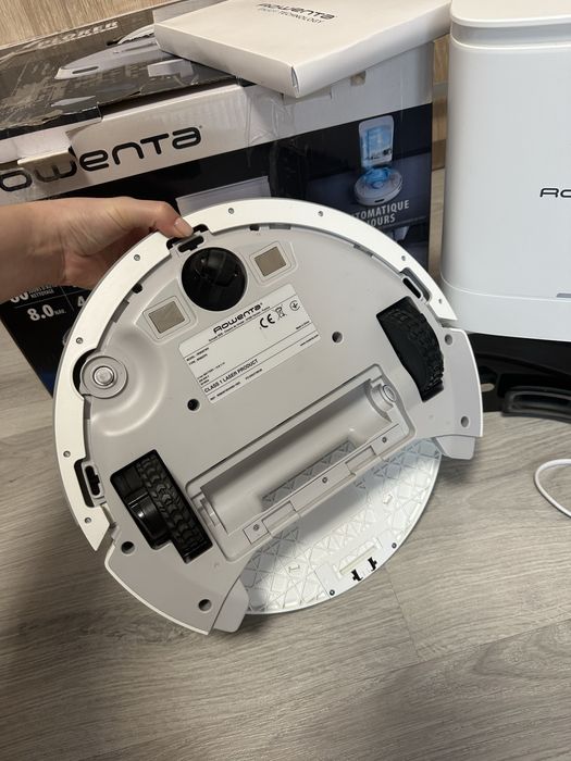 Продаю робот пилосос від Rowenta Serie 75S+ ( миючий )