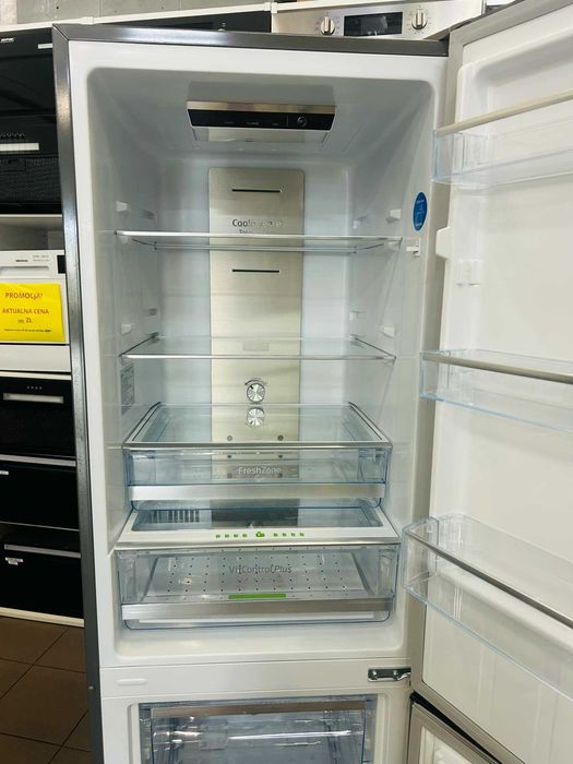 Lodówka Amica Szerokość: 55 cm, INOX NoFrost