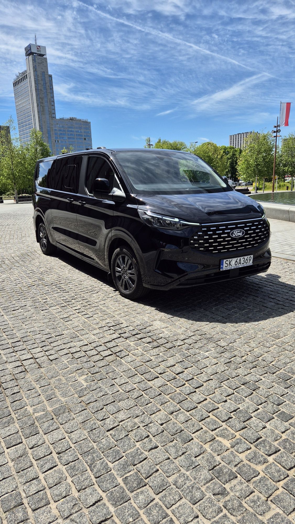 Wynajem 2024 Tourneo Custom 170km, automat BUS Premium 8 osób