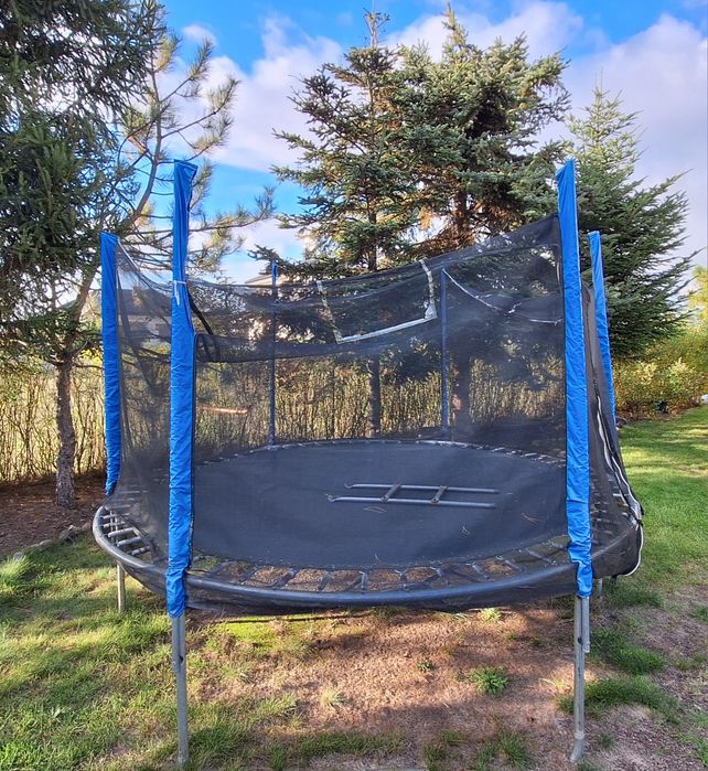 Oddam trampolinę - stelaż,  ok. 300cm