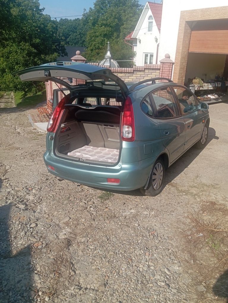 Автомобіль Daewoo Rezzo