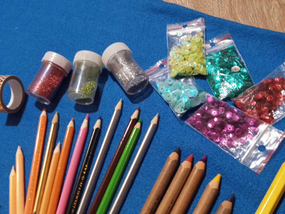 Materiały szkolne do prac plastycznych