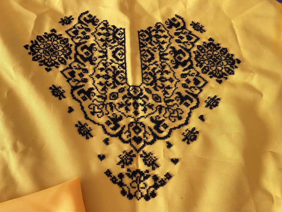 Жіноча вишиванка з бісеру ( сукня )