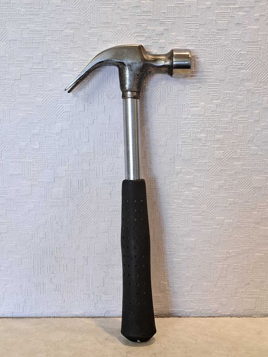 Молоток - гвоздодер времен СССР.