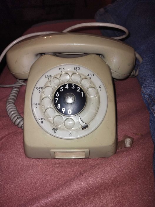 Telefon stacjonarny z PRL