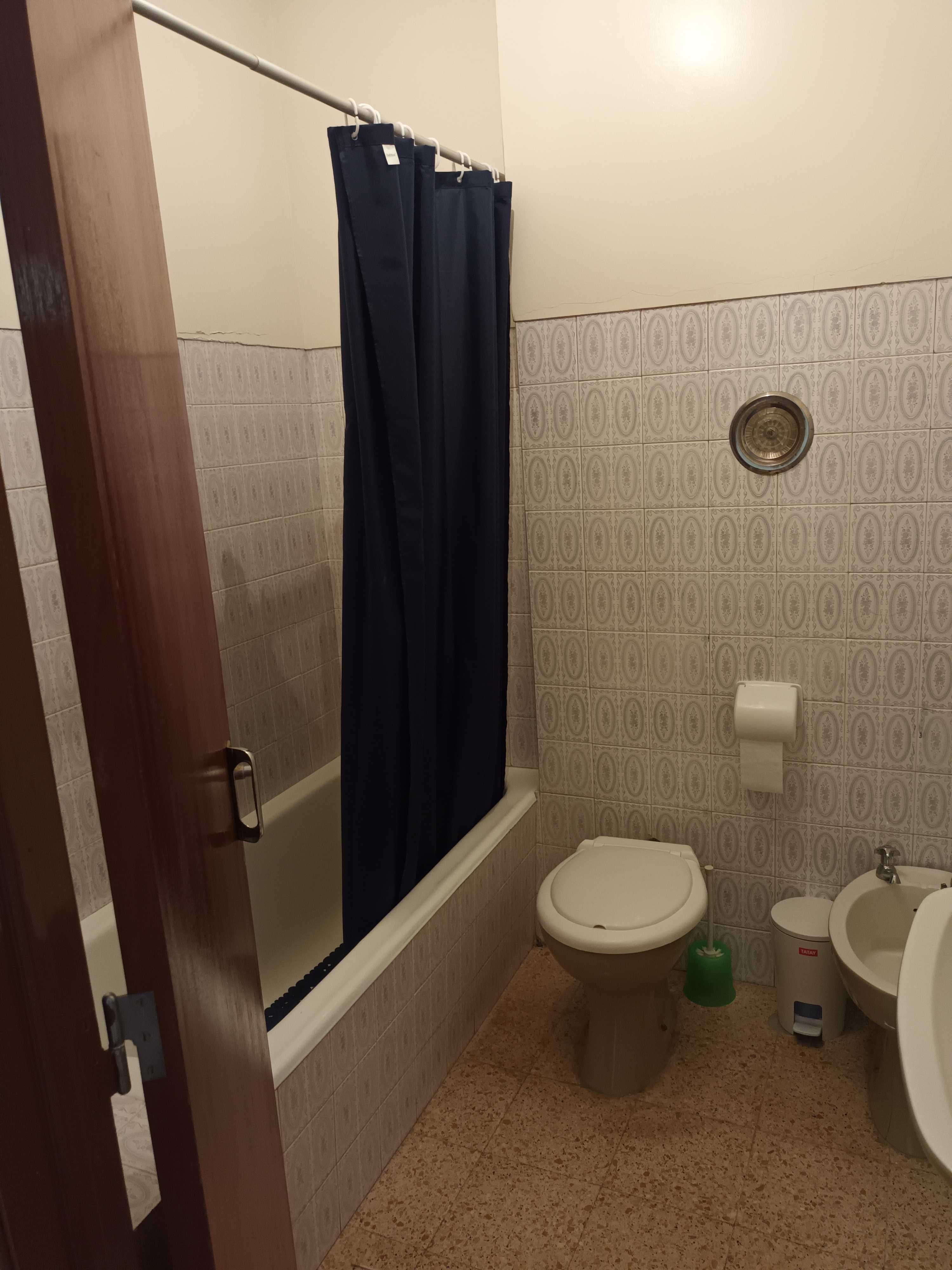 Quarto a Estudante em Apto. Freg.Santa Clara - Lisboa