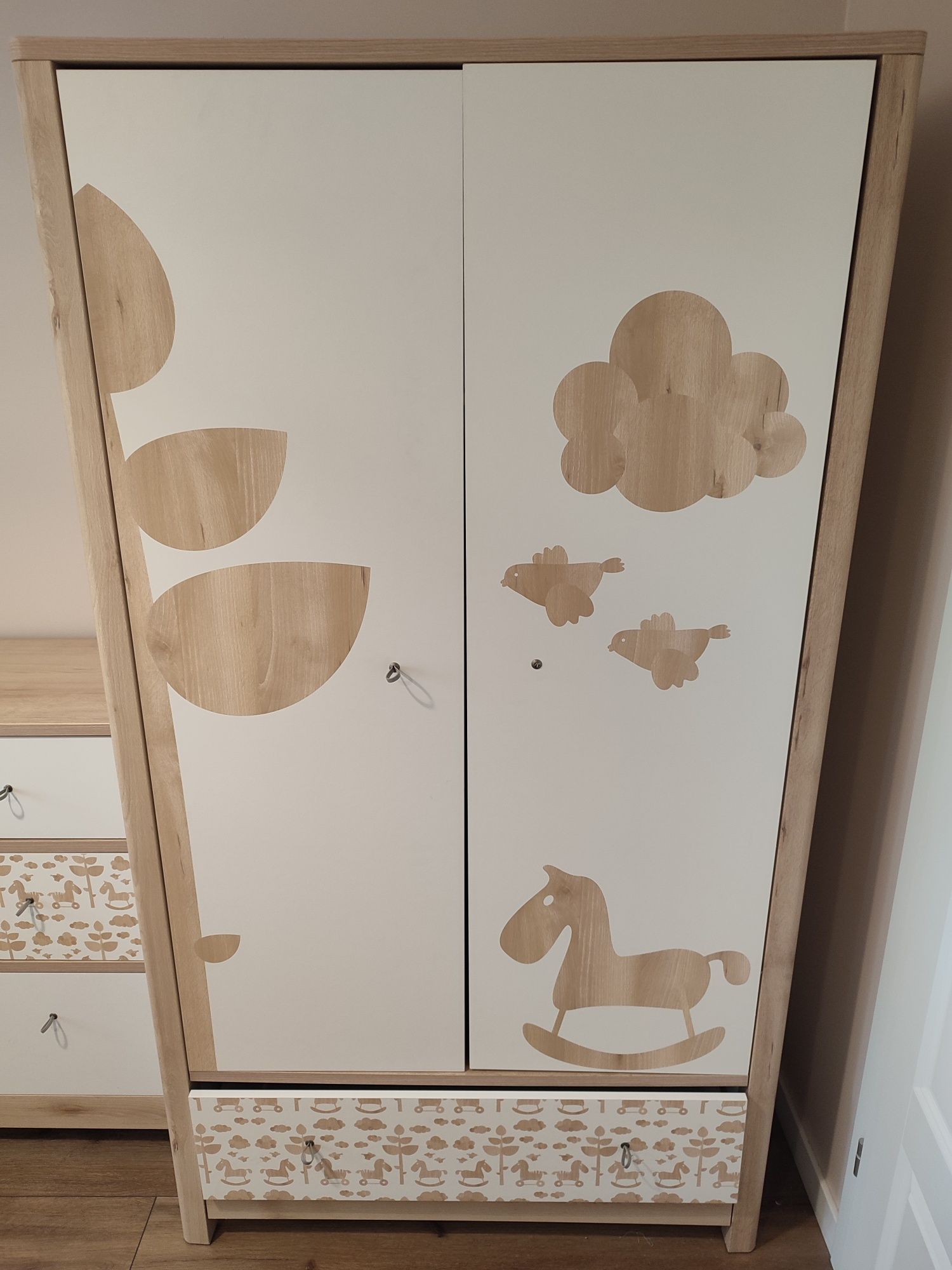 Meble dziecięce szafa i komode