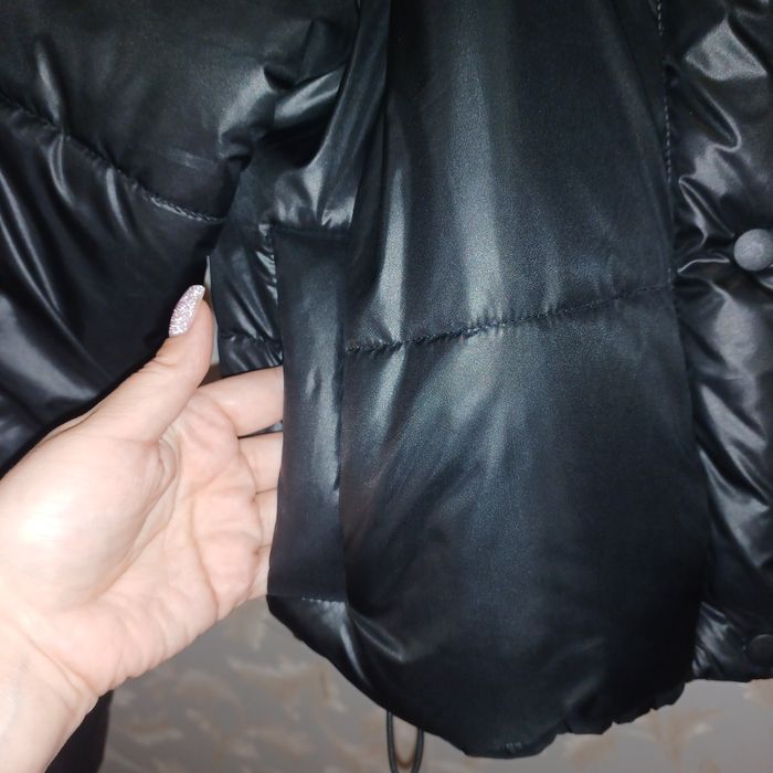 Продам куртку чорну