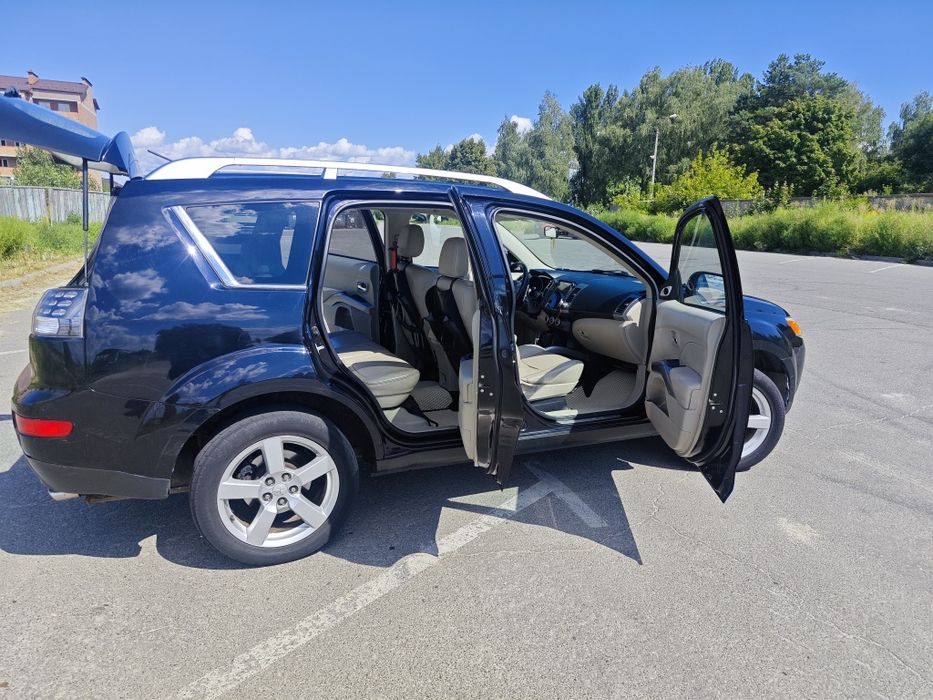 Mitsubishi Outlander 2 / 4x4 / 7 місць /