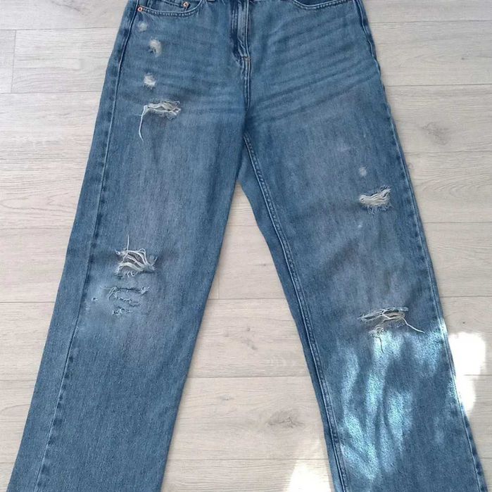 Прямі рвані джинси