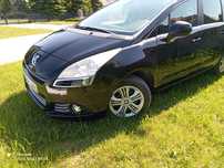 Peugeot 5008 ...