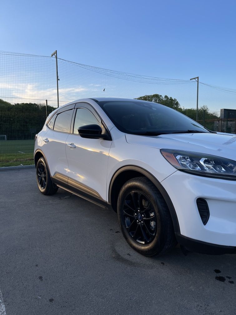 Ford escape Hybrid AWD 2020