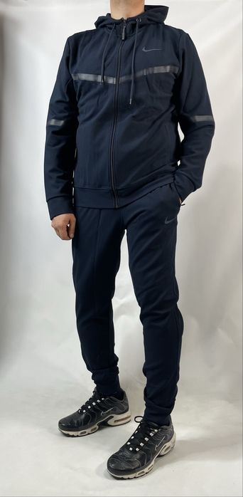 Мужской спортивный костюм сезон осень в синем цвете