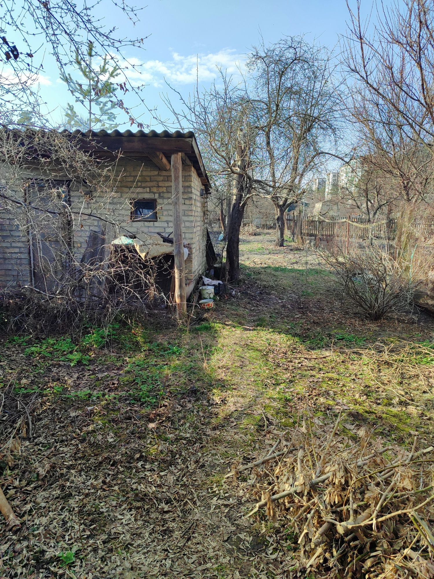 Продаж ділянки з будиівлями в Ірпені !