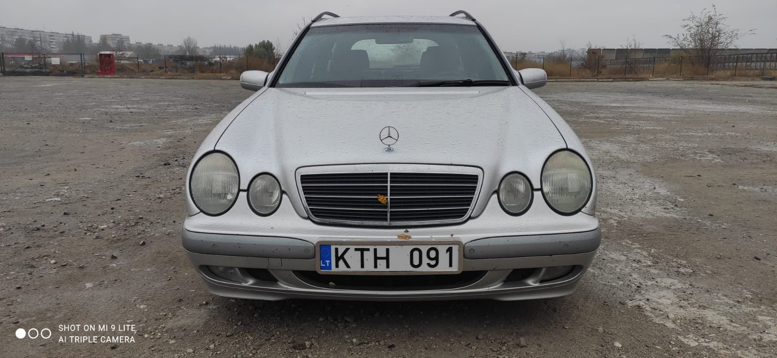 Mercedes Benz E-210