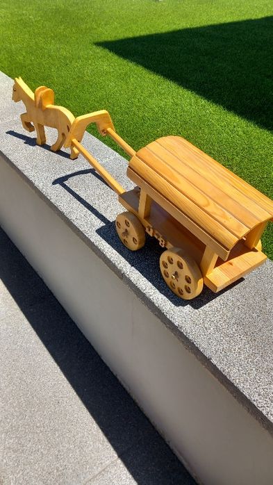 Excelente Brinquedo novo de madeira