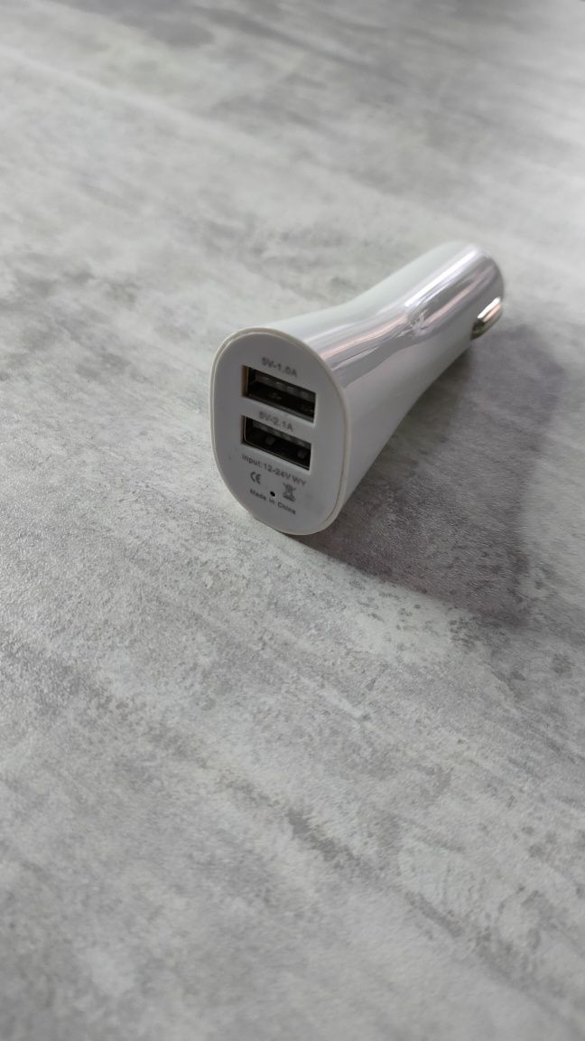 Автозарядка 2usb біла