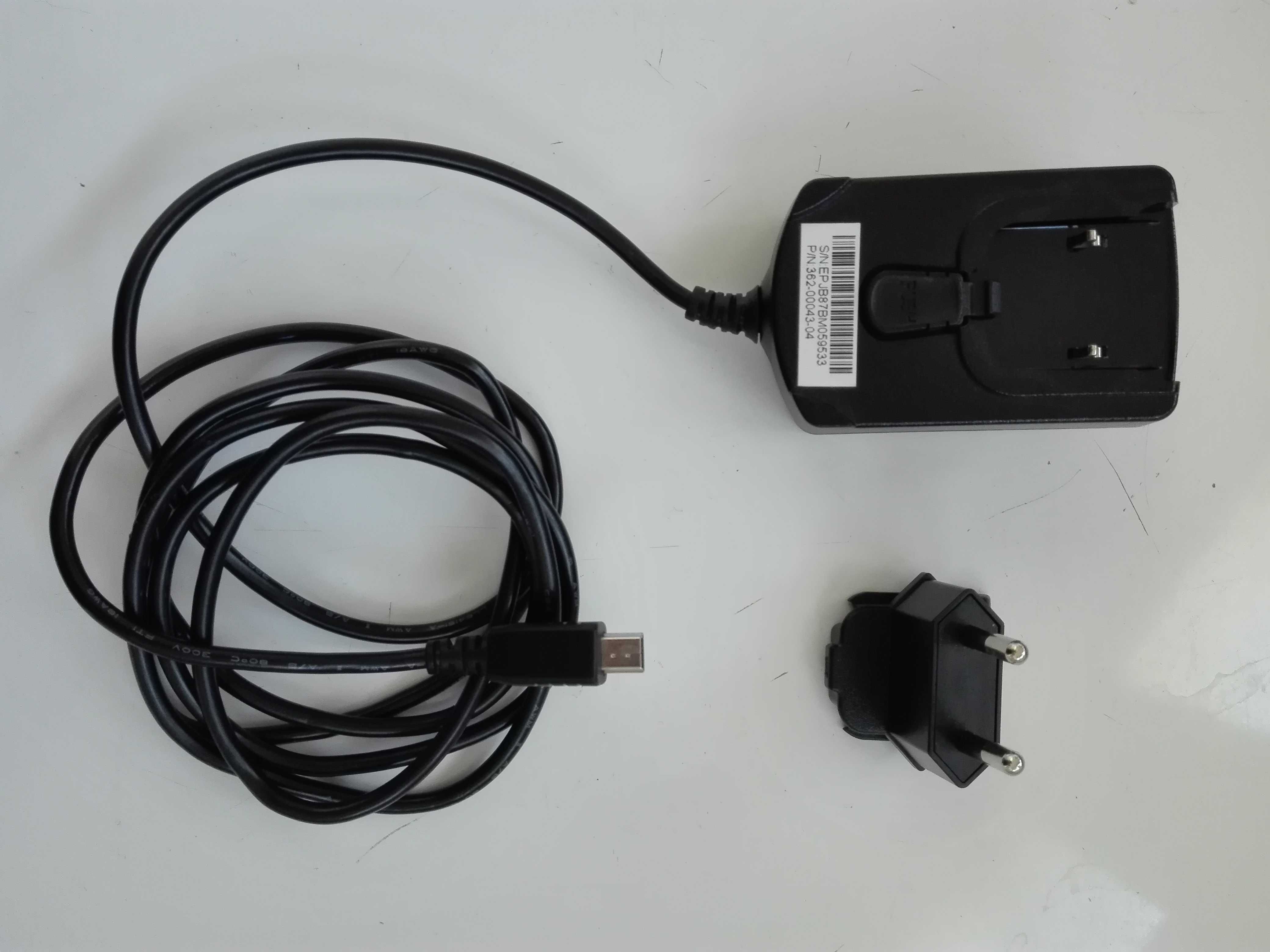Carregador AC (220 volts) GARMIN com saída mini usb