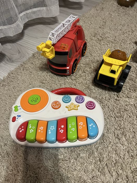 Дитячі забавки  розвиваючі