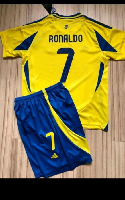 Розпродаж футбольних форм для дітей