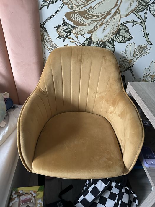 Krzeslo kubelkowe musztardowe