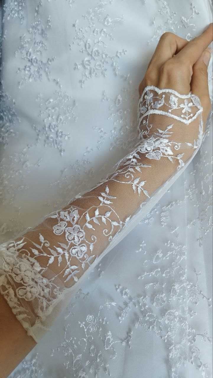 Свадебное платье + перчатки и обруч под платье в подарок