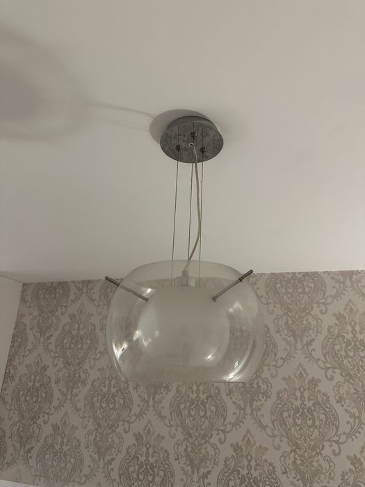 lampa sufitowa wiszaca biala przezroczysta okragla kula