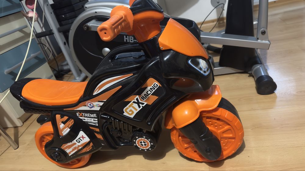 Продам дитячі машинка та мотоцикл