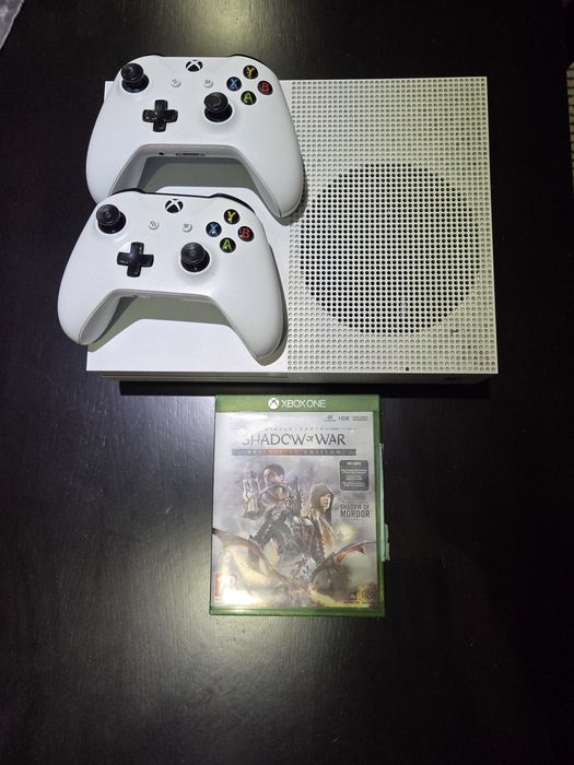 XBOX One S 1TB + 2 Comandos + Shadow of War