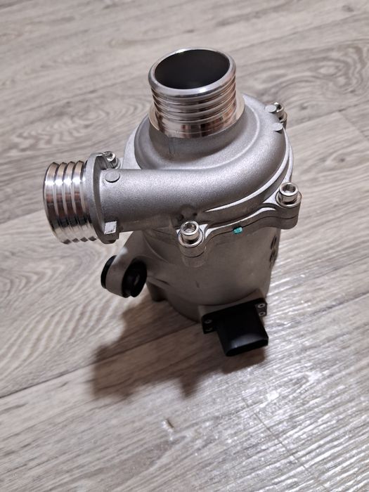 Насос водяна помпа охолодження 11517597715 для BMW 5 (F10) 09-17