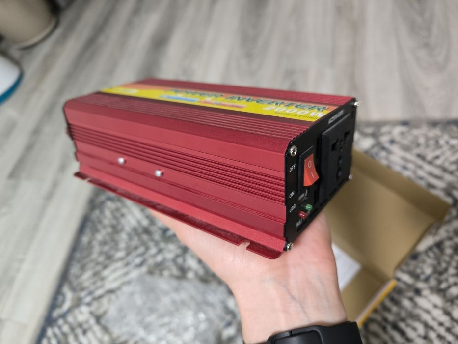 Останній перетворювач напруги (інвертор) з 12V→220V 2000W
