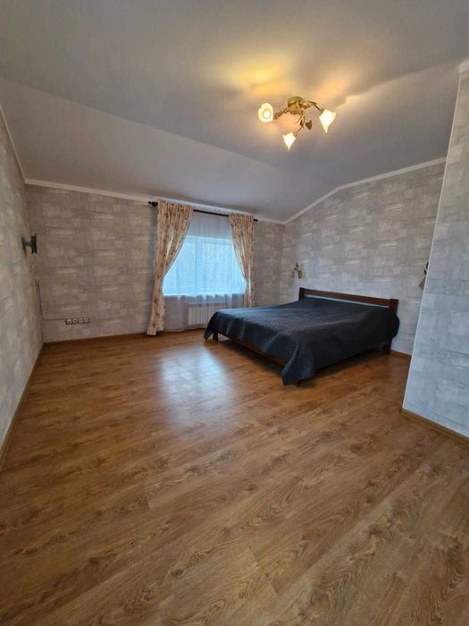 Продаж будинку 214  кв. метрів в 40 км від Києва.