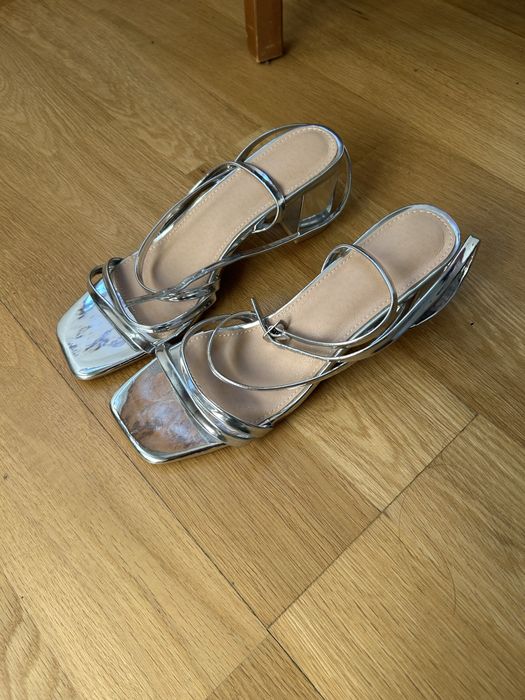 Sandálias prateadas