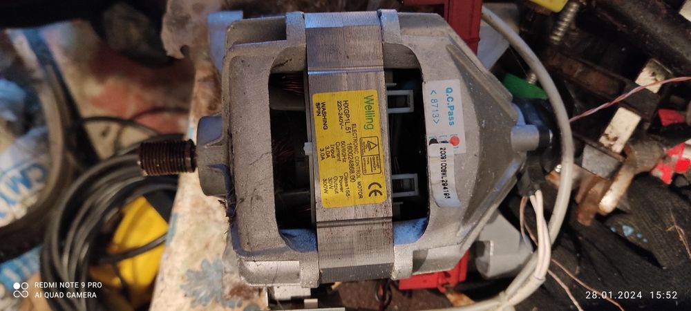 Стиральная машина indesit Wisn80 по запчастям.