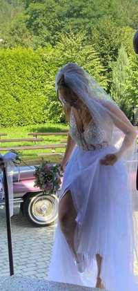 Sukienka ślubna z odkrytymi plecami