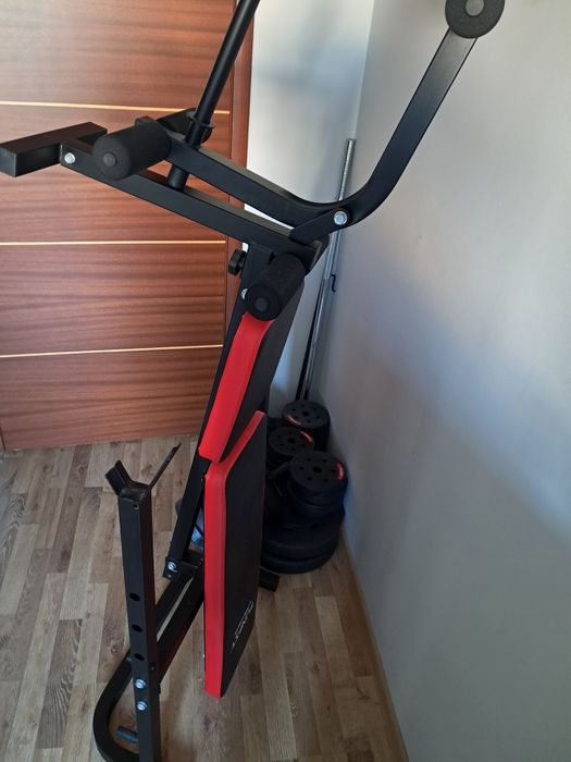 Ławka do ćwiczeń w zestawie z obciążeniem