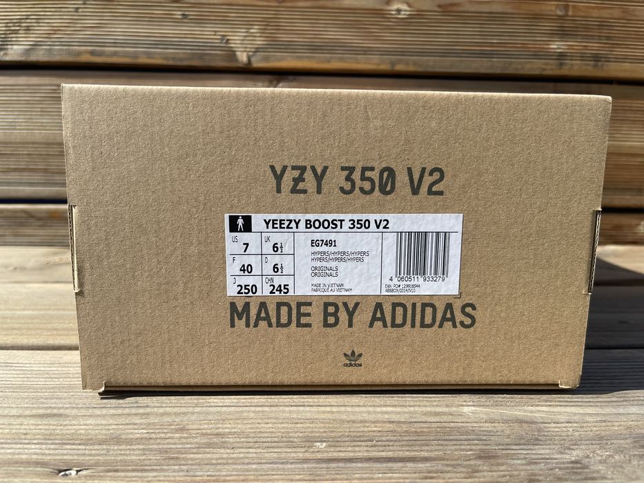 Adidas Yeezy “Hyperspace”