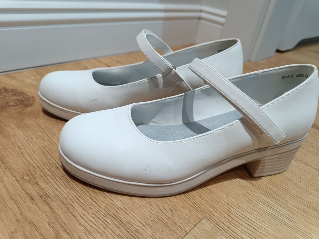 Białe buty, obcas, komunia, r.35 Graceland