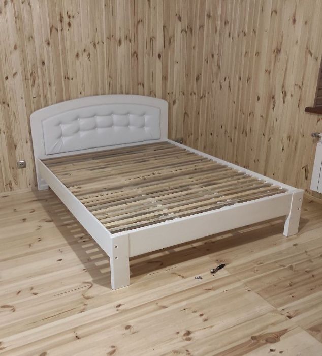 Продам кровать из натурального дерева