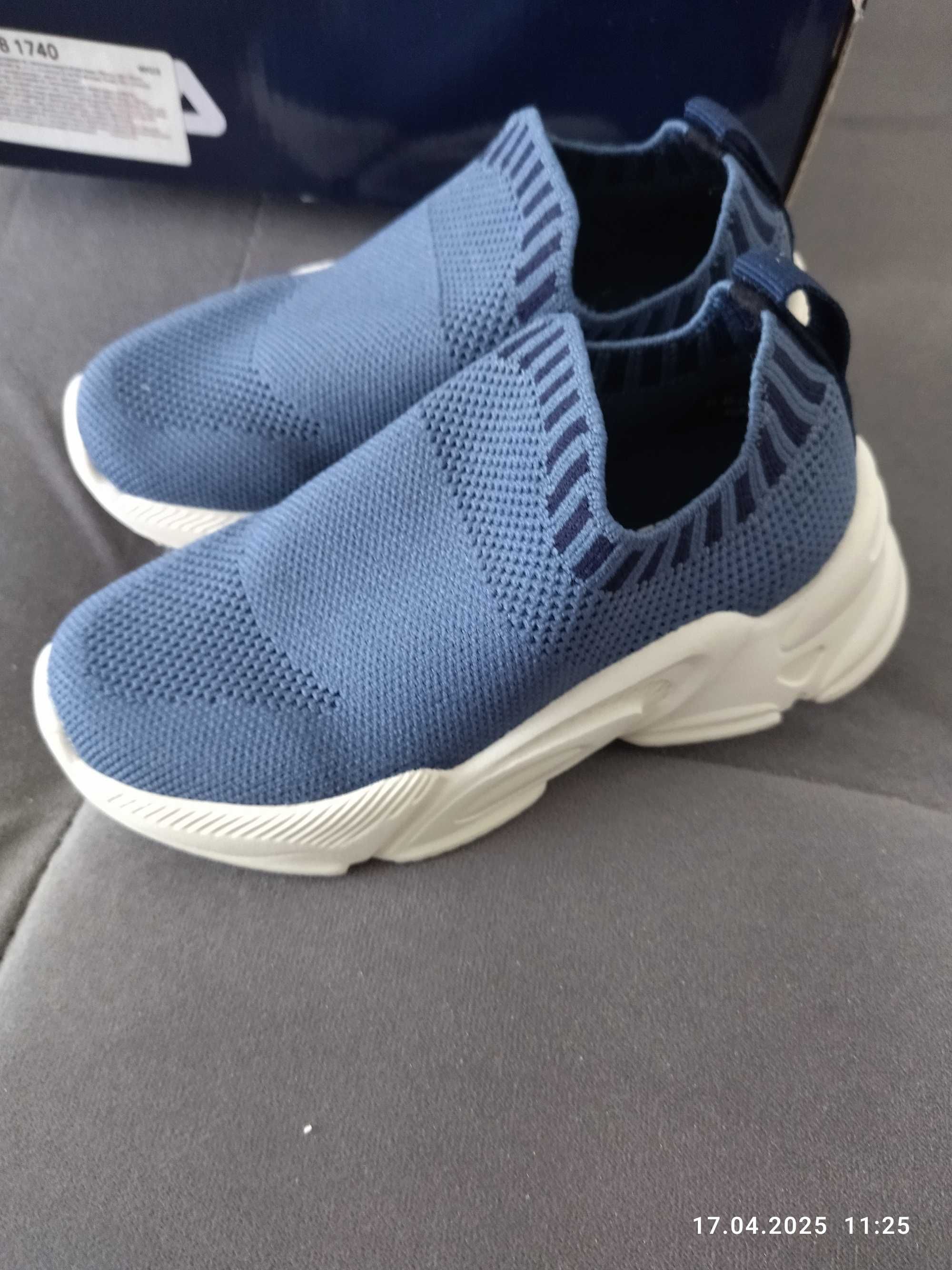 Buty dziecięce na wiosnę r. 24