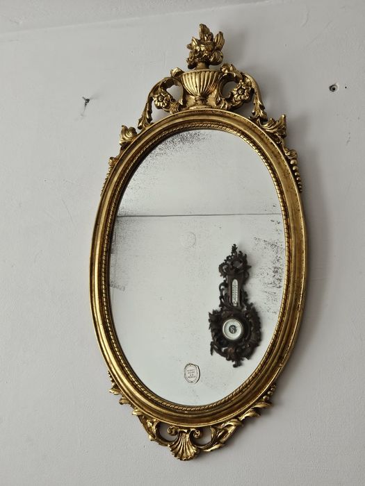 Lustro w złotej ramie Francja