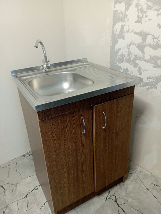 Кухонна мийка з тумбою